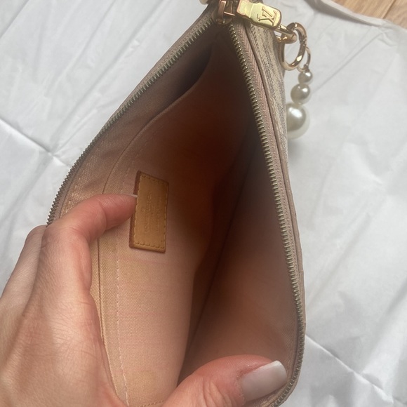 Louis Vuitton 100% Authentic Damier Azur Pouch - Picture 7 of 8